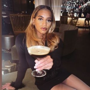 Meet your Posher, Shay